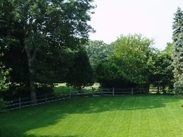 https://photos.zillowstatic.com/fp/0131d9ce639ca0a2ed891c74026ae124-p_e.webp
