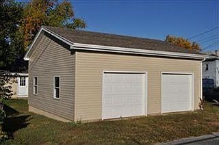 5th image of 407 Anderson Ave