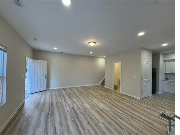 2977 E 8th Ave, Columbus, OH 43219