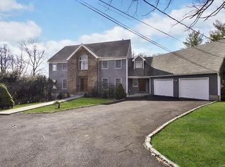 461 Oxford Rd, New Rochelle, NY 10804