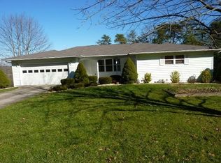 316 Grandview Dr, Hurricane, WV 25526