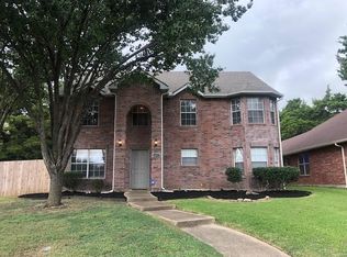 828 Meandering Dr, Cedar Hill, TX 75104