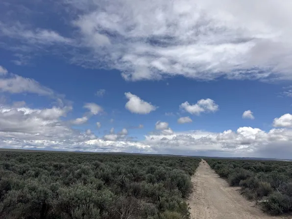 Lost Forest Ln, Christmas Valley, OR 97641