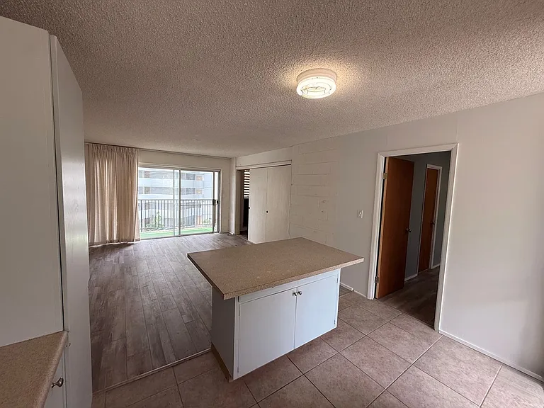1099 Green St #309 — Photo 4
