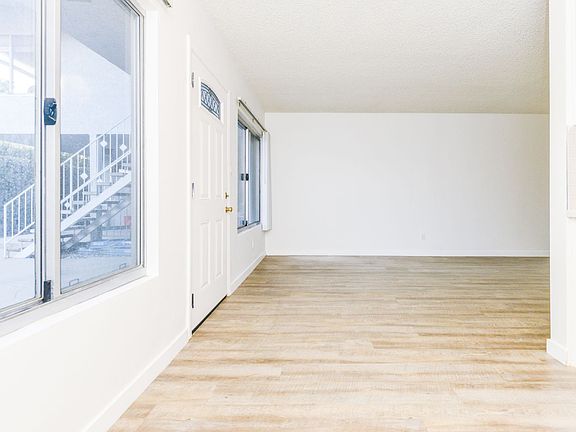 4th image of 1751 Cabrillo Ave APT B