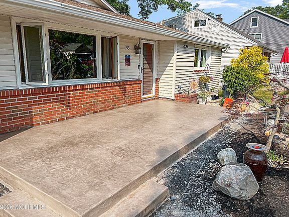 3rd image of 53 N Lakeside Avenue