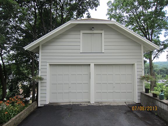 Detached Garage