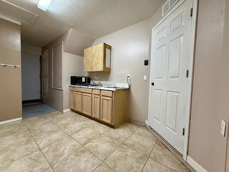 23737 Lake Ave — Photo 2