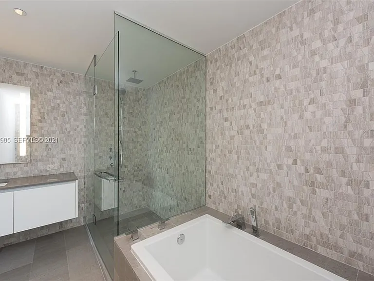 SE 6th St — Photo 5