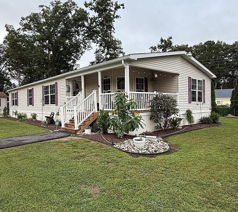 1st image of 8 Bayberry Ln