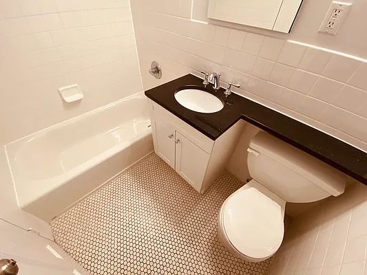 Rented by Metropolis Real Estate of Manhattan | media 3