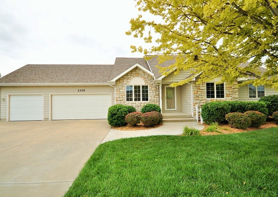 1st image of 2305 Falconview Dr