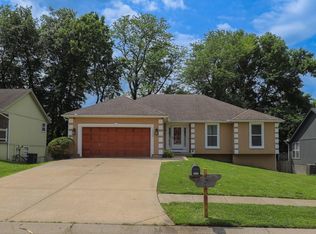 19507 E Woodsbury Rd, Independence, MO 64058