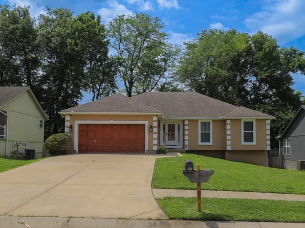 19507 E Woodsbury Rd, Independence, MO 64058