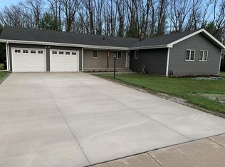 2134 Paul Rd, Manitowoc, WI 54220