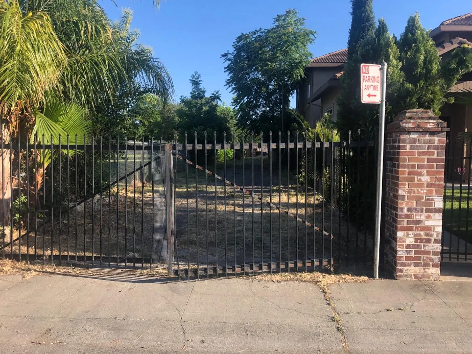 324 Bowman Ave photo 1