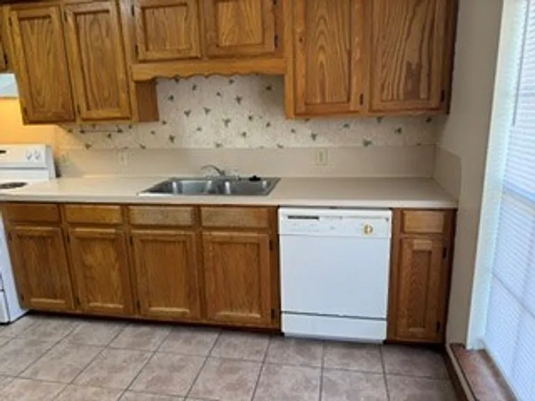 610 Old Covington Hwy — Photo 3