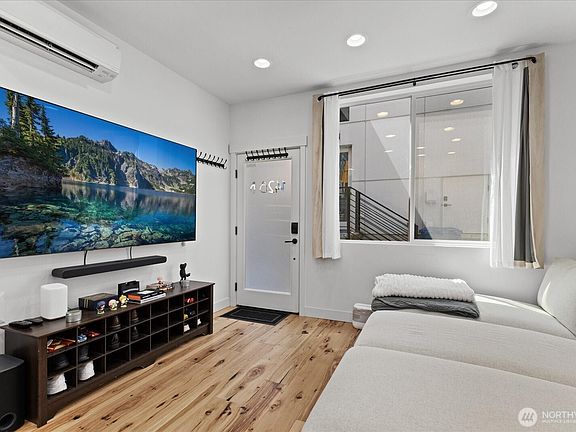 4th image of 1428 24TH Avenue #B