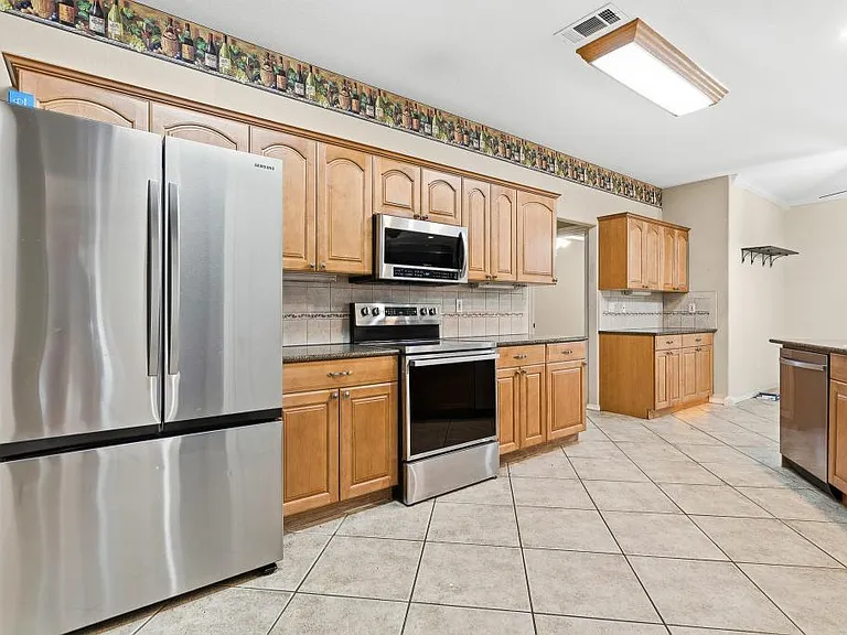 1717 Red Oak Dr — Photo 6