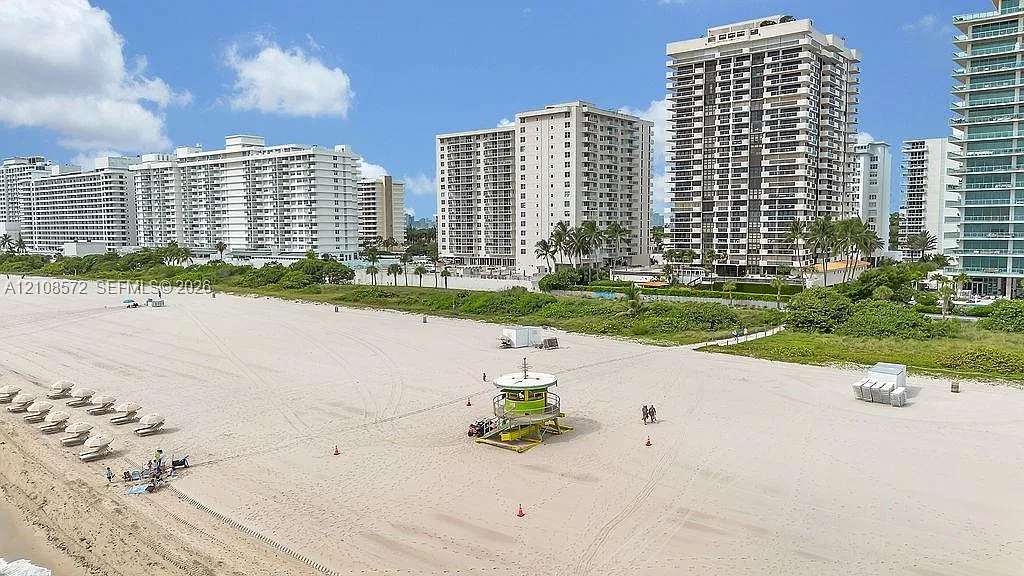 Arlen Beach Condo — Photo 2