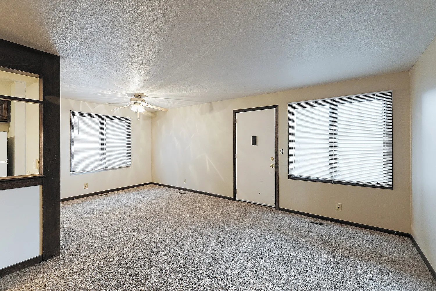 2 bed, 920 sqft, $829 — Photo 3