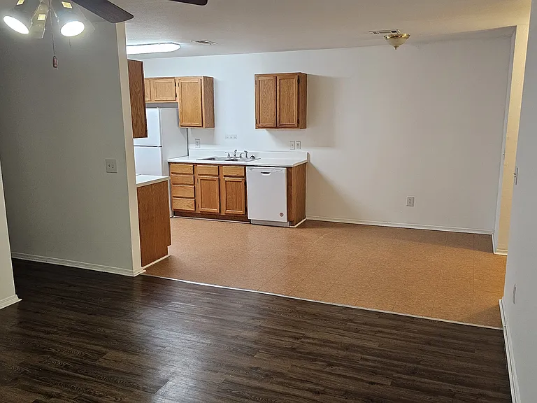 112 Winchester Point #C — Photo 2