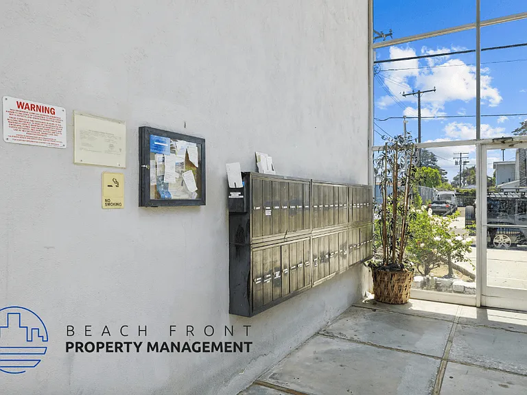 10429 La Reina Ave. — Photo 26