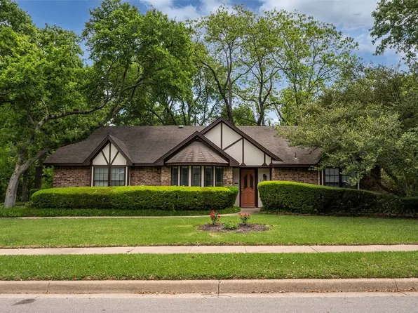 2851 Creekwood Dr, Grapevine, TX 76051