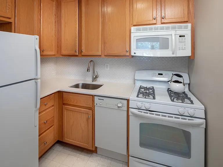 Saddle Brook Apartments — Photo 5