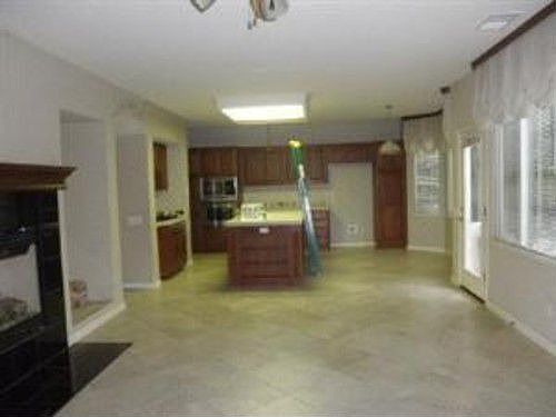 4th image of 2413 Gallery Dr