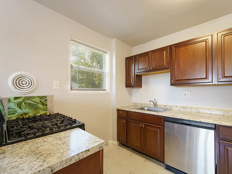 10024 Lorain Ave — Photo 10