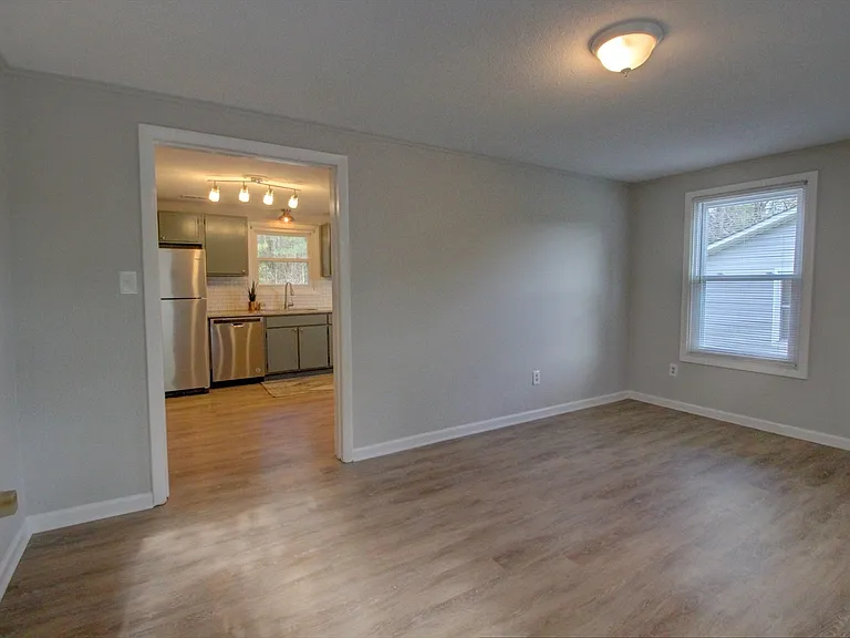 2530 Glenbrook Dr — Photo 6