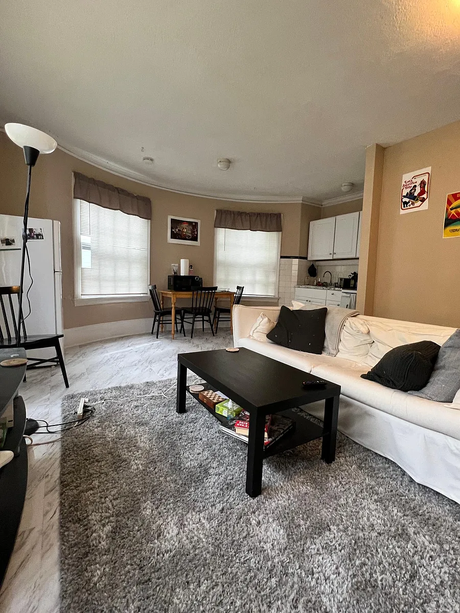 Building Photo - 16 Braemore Rd #2