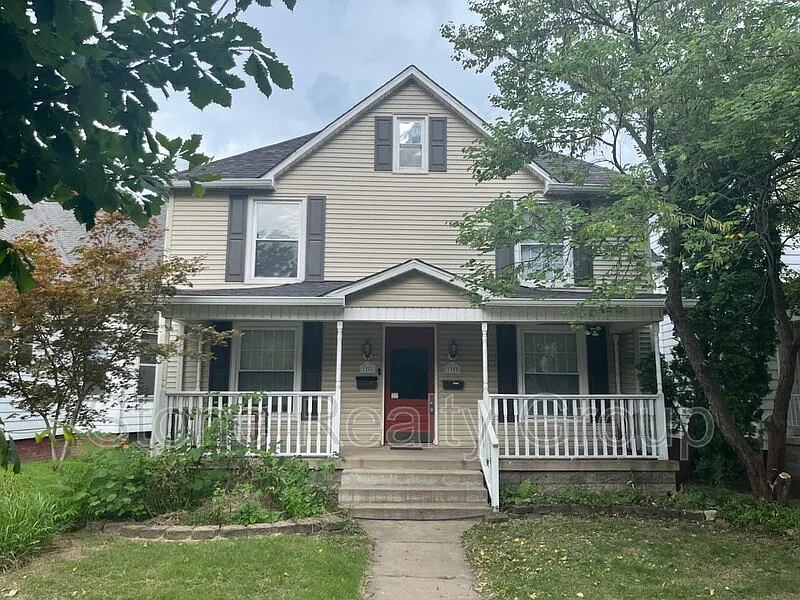 1208 S 7th St
