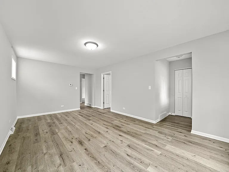 15520 Ellis Ave — Photo 4