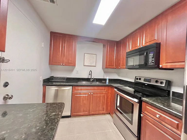 5838 Collins Ave #2D — Photo 9
