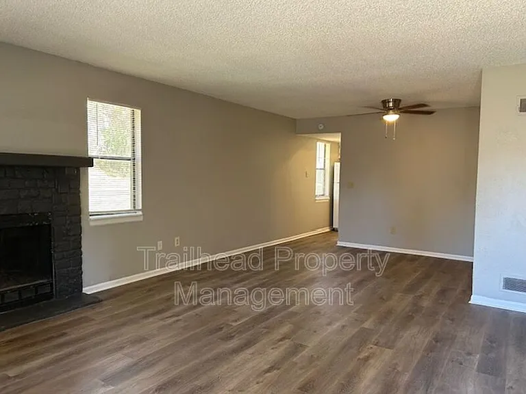 8702 NW 82nd Ter #A — Photo 3