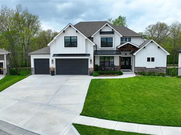 2310 Fishing Ln, Kearney, MO 64060
