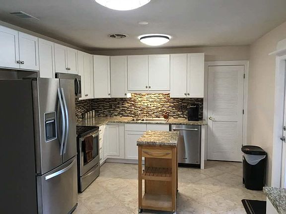 2nd image of 427 Woodrow St