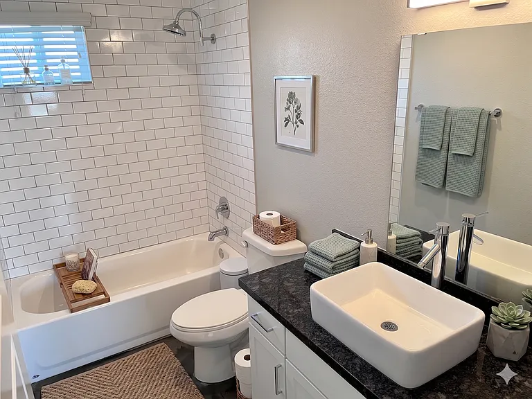 4207 N 27th St #9 — Photo 7