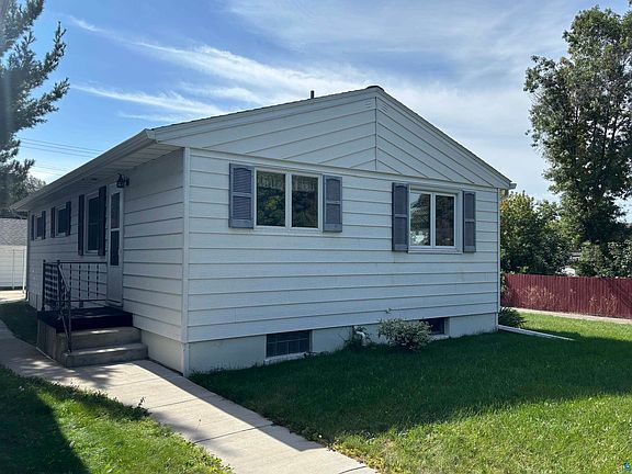 3rd image of 408 S 7th Ave E