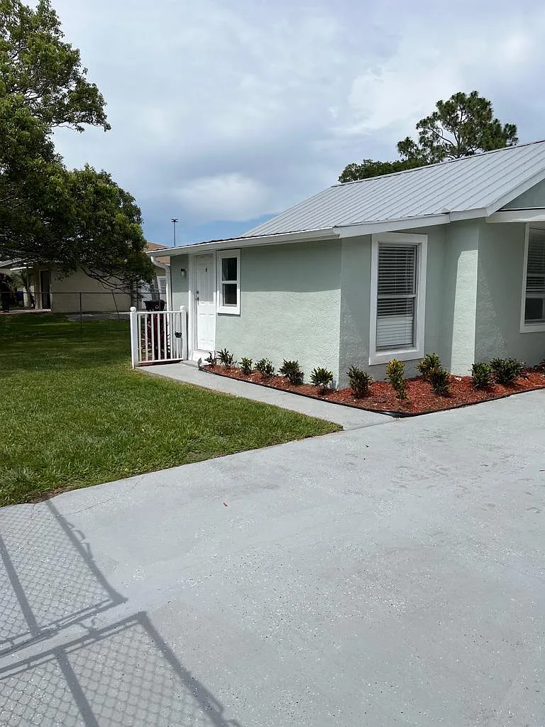 3 bed, 1152 sqft, $1,875 — Photo 1