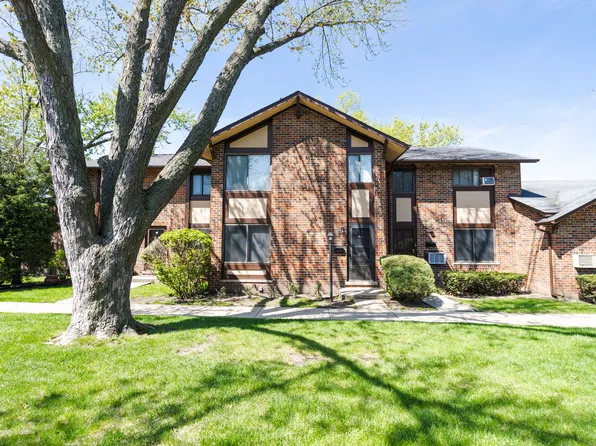 1S266 Stratford Ln, Villa Park, IL 60181