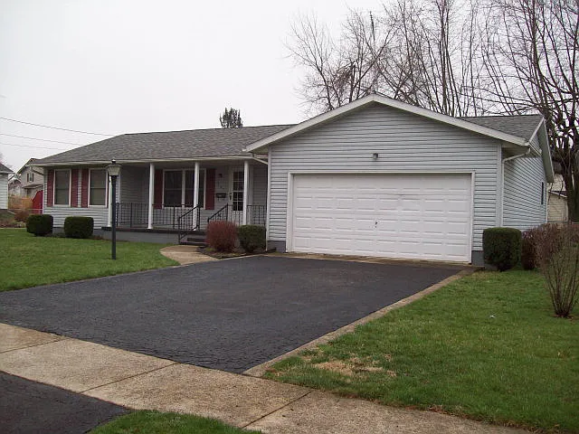 937 Oak Grove Ave photo 1