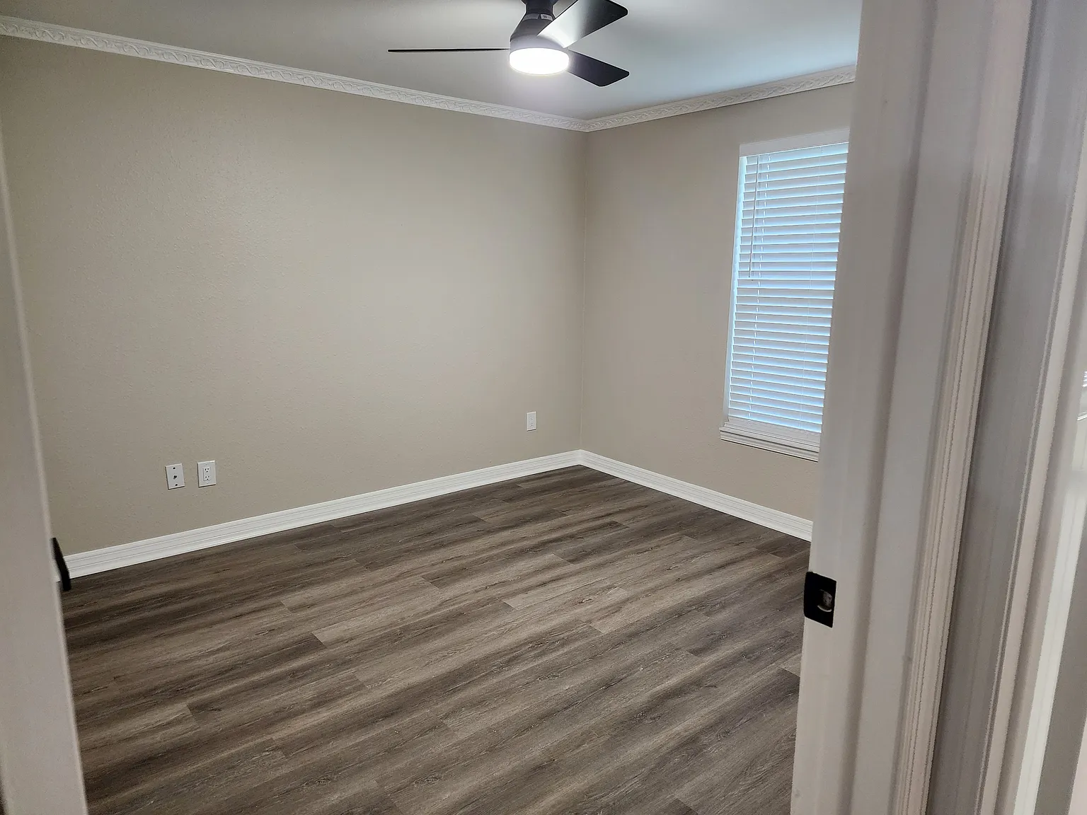 4 bed, 1818 sqft, $2,575 — Photo 4