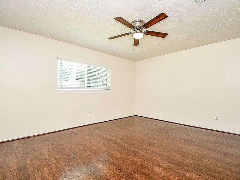16823 Cobble Ridge Dr — Photo 32