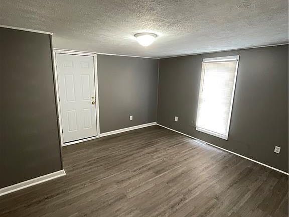 3rd image of 1017 Tuttle Ave