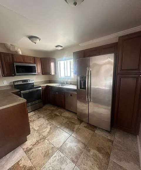 622 W Arrellaga St #B — Photo 3