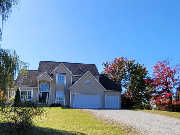 8272 W 24th St, Fremont, MI 49412