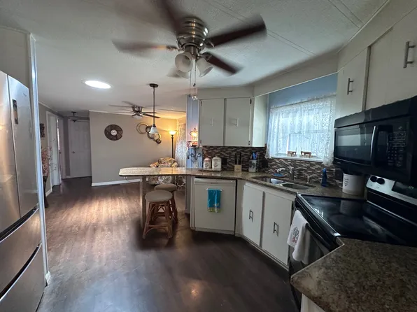 465 Avanti Way Blvd, North Fort Myers, FL 33917